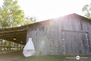 barn at twin oaks wedding | arkansas wedding photographers